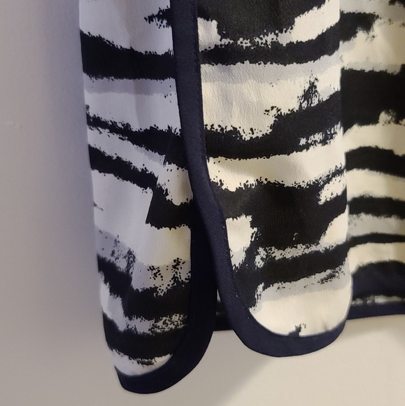 EUC Blouse with keyhole back - Picture 6 of 10